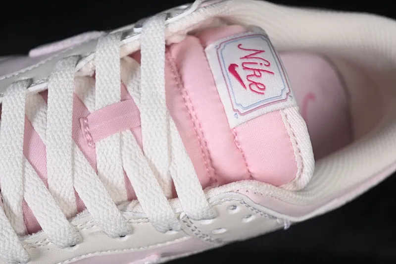 All categories Nk SB Dunk series Nk SB Dunk Low low-top sneakers G version Nike SB Dunk Low Valentine's Day limited low-top casual sneakers IQ1145-610